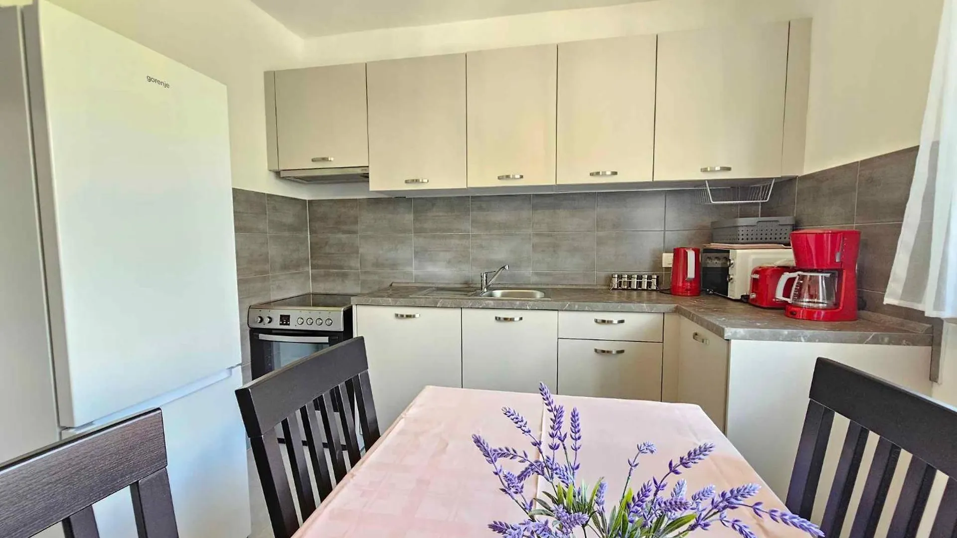 Apartment In Novi Vinodolski 43593