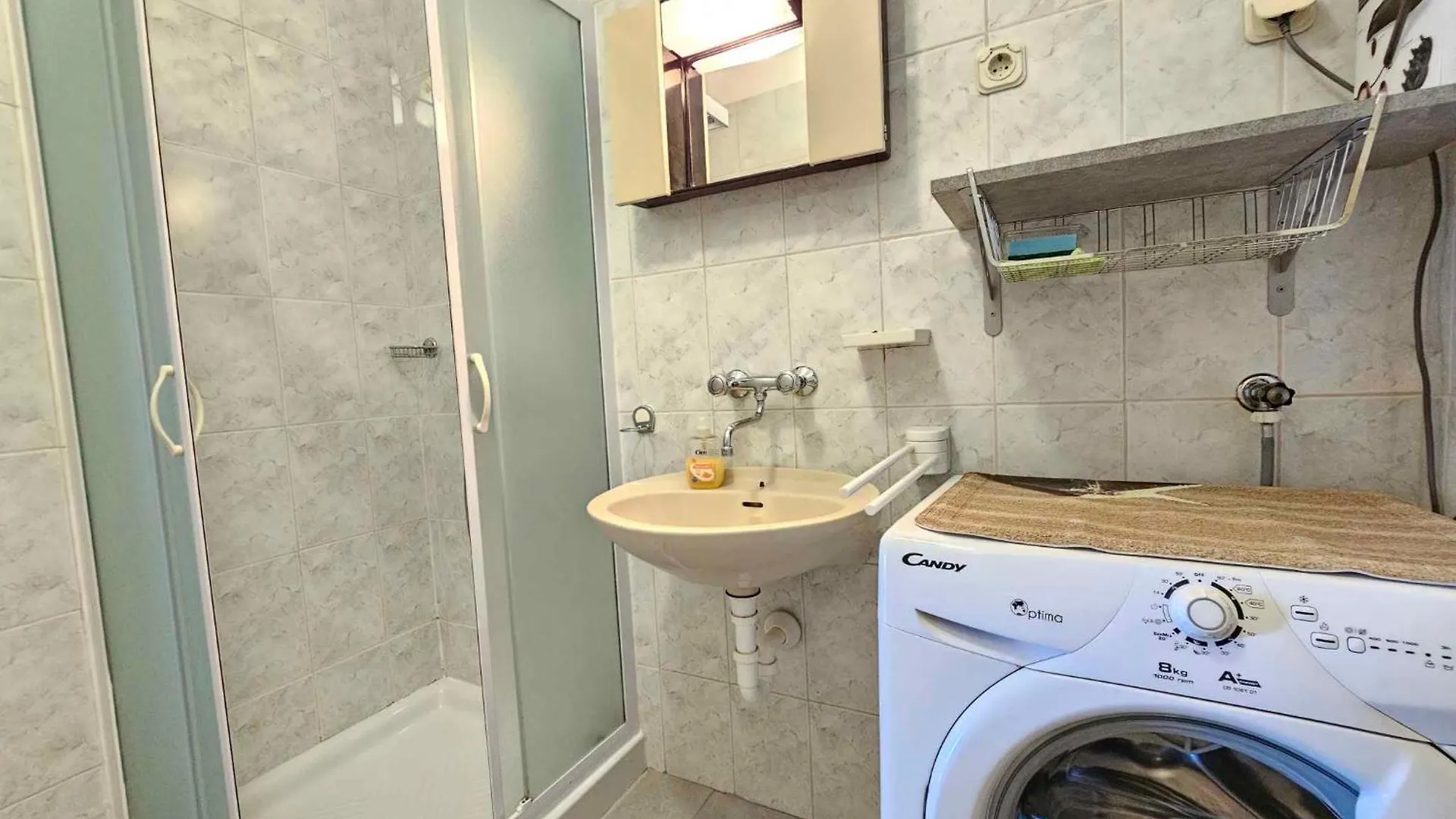 Apartment In Novi Vinodolski 43593