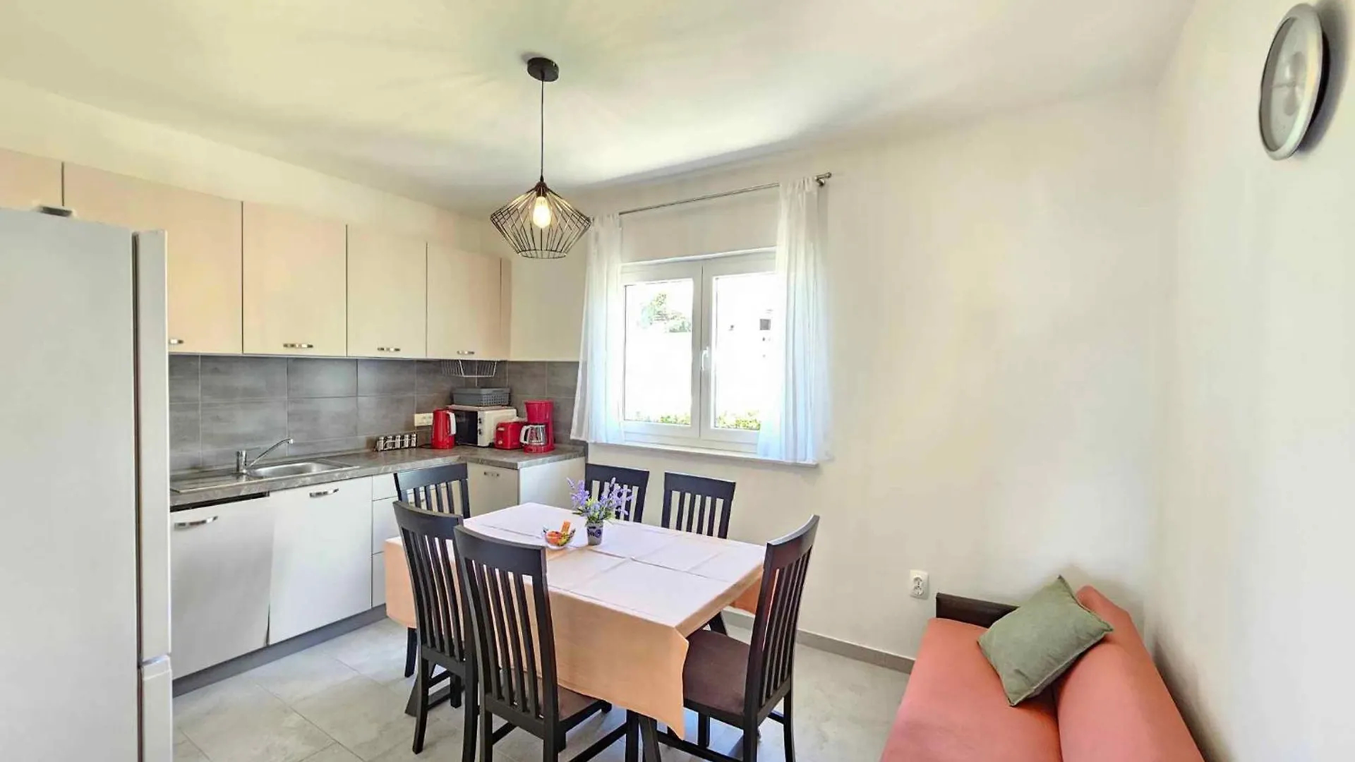 Apartment In Novi Vinodolski 43593