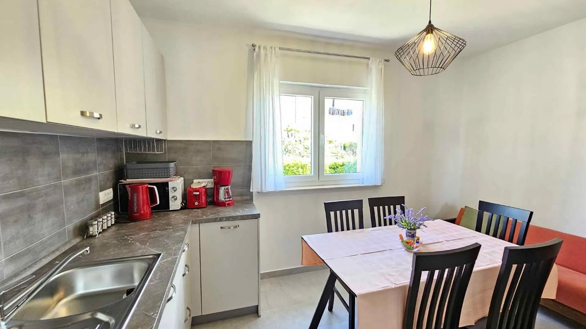 Apartment In Novi Vinodolski 43593