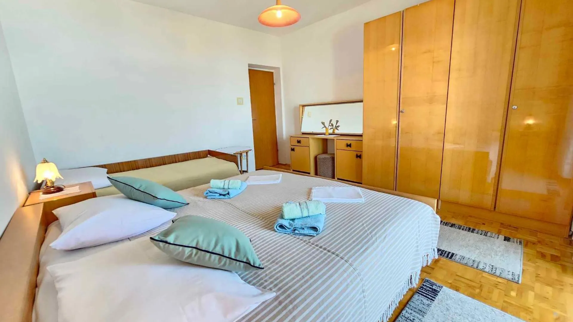 Apartment In Novi Vinodolski 43593