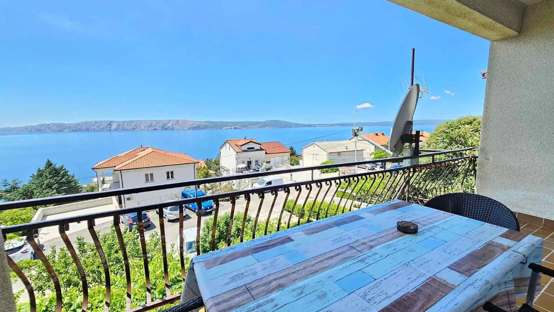 Apartment In Novi Vinodolski 43593