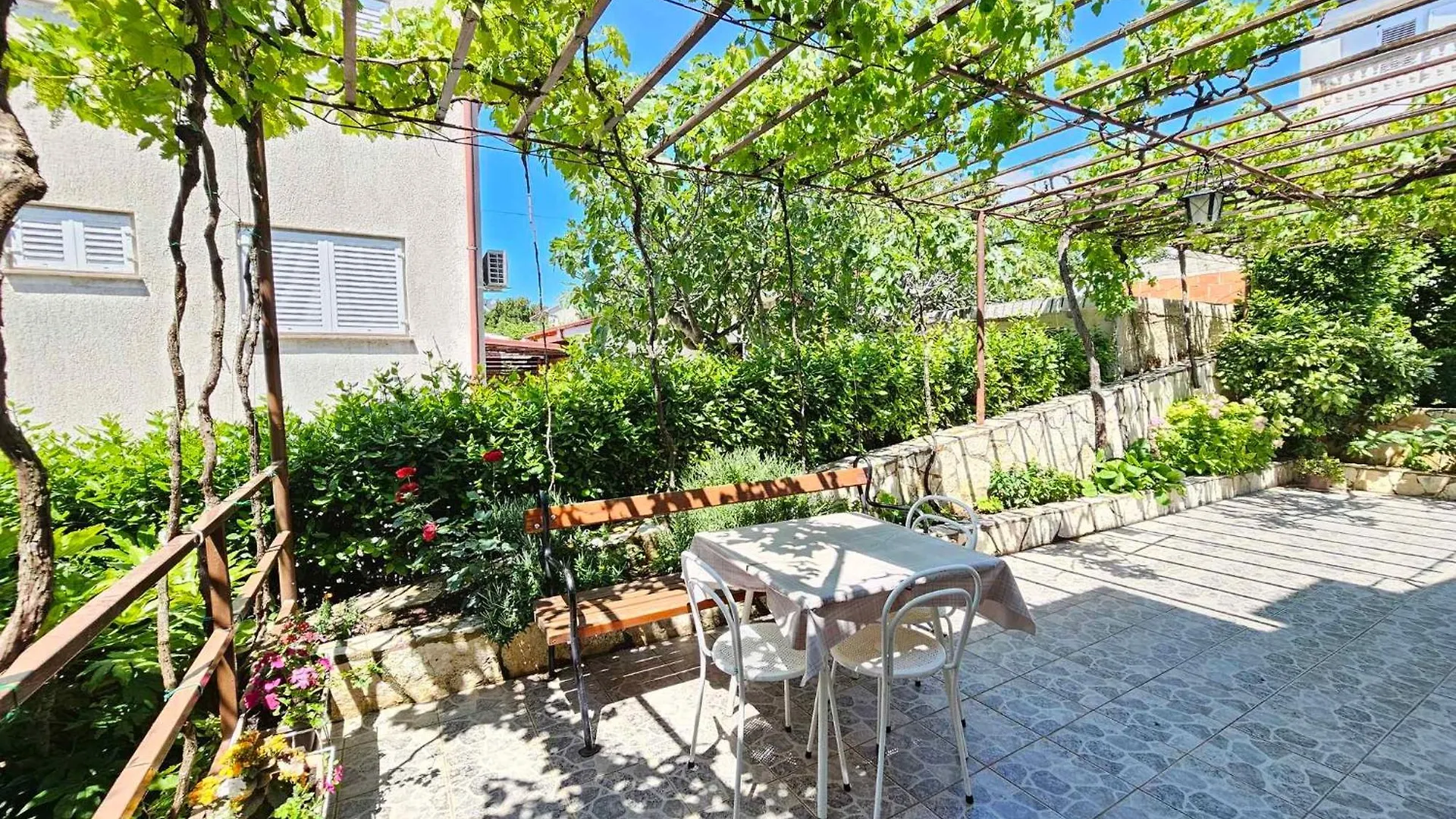 Apartment In Novi Vinodolski 43593