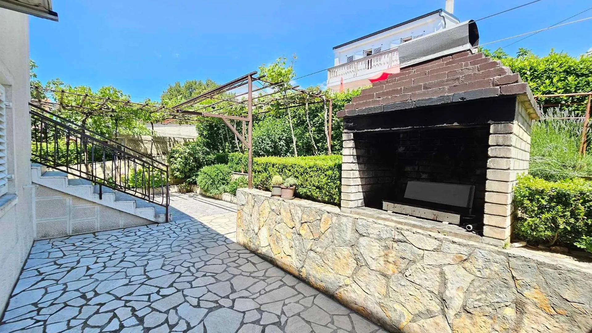 Apartment In Novi Vinodolski 43593