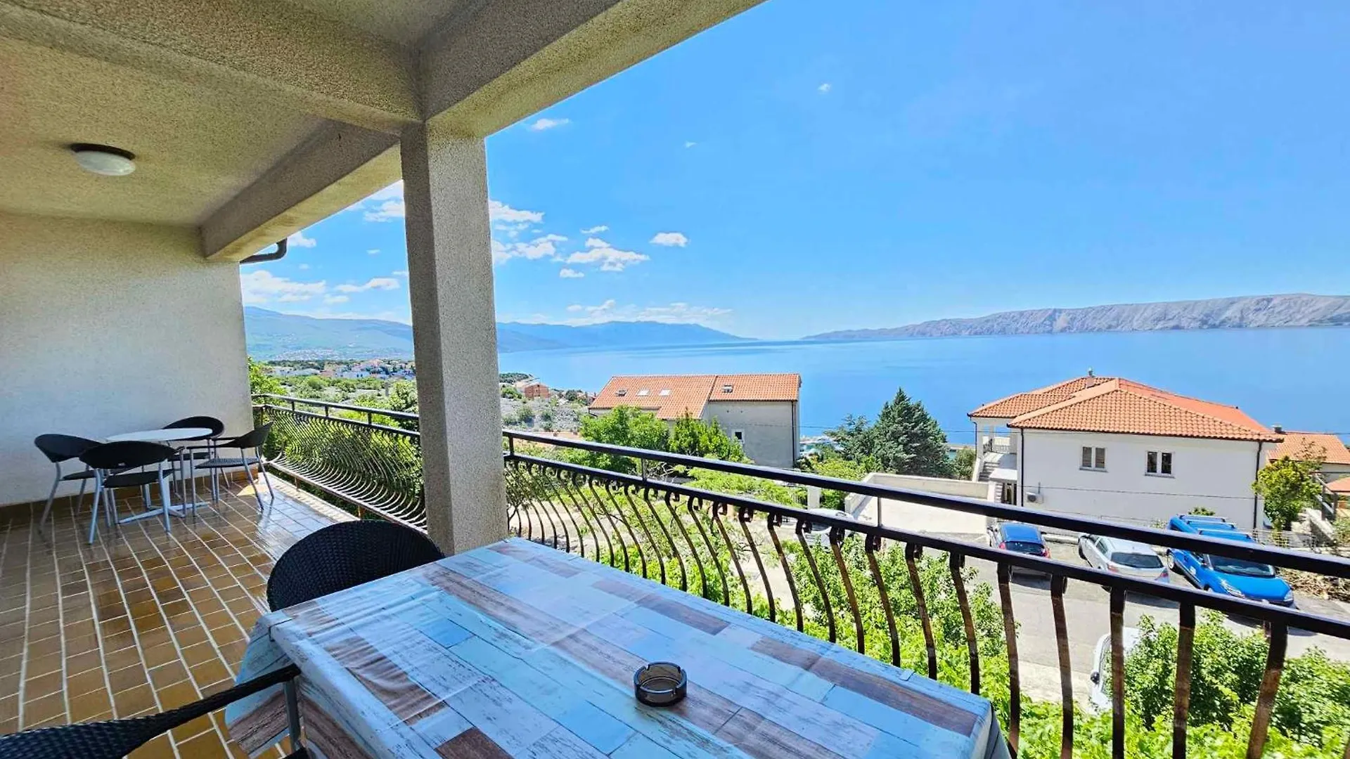Apartment In Novi Vinodolski 43593